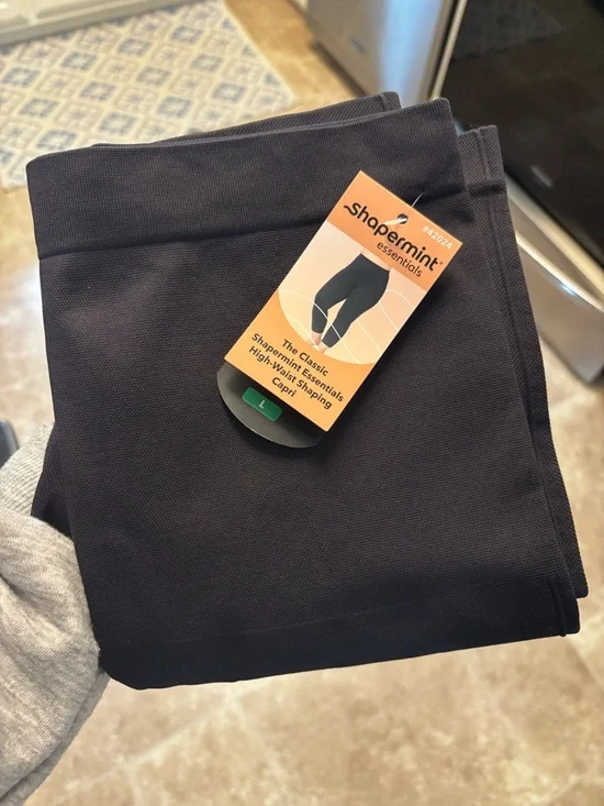 Shapermint Black High-Waist Capri Leggings - Picture 6 of 8